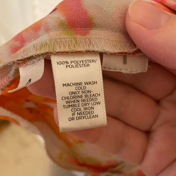 Loft Women’s blouse (no sleeves size large) - Picture 4 of 4